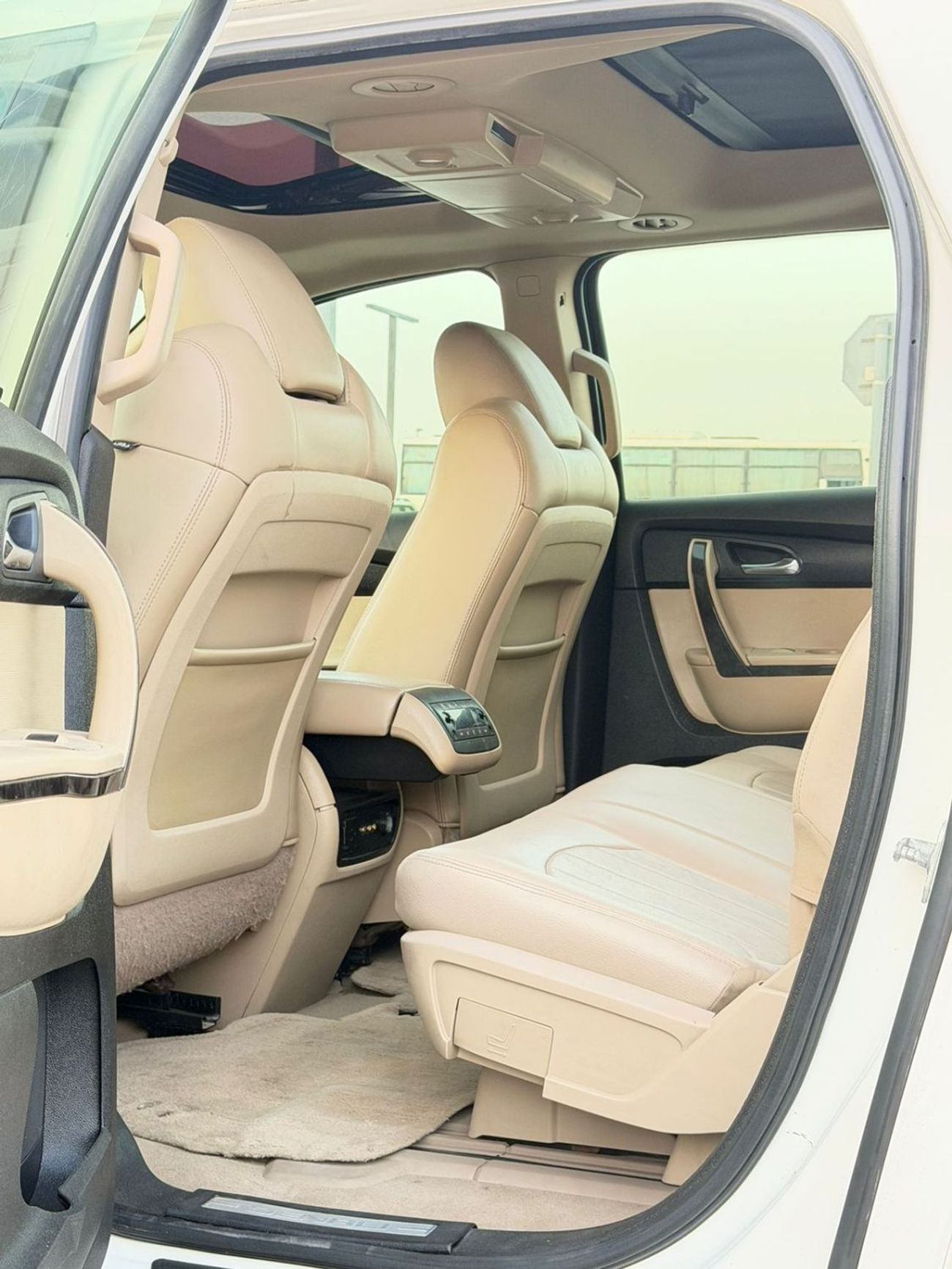 GMC Acadia Excellent condition & luxury feel