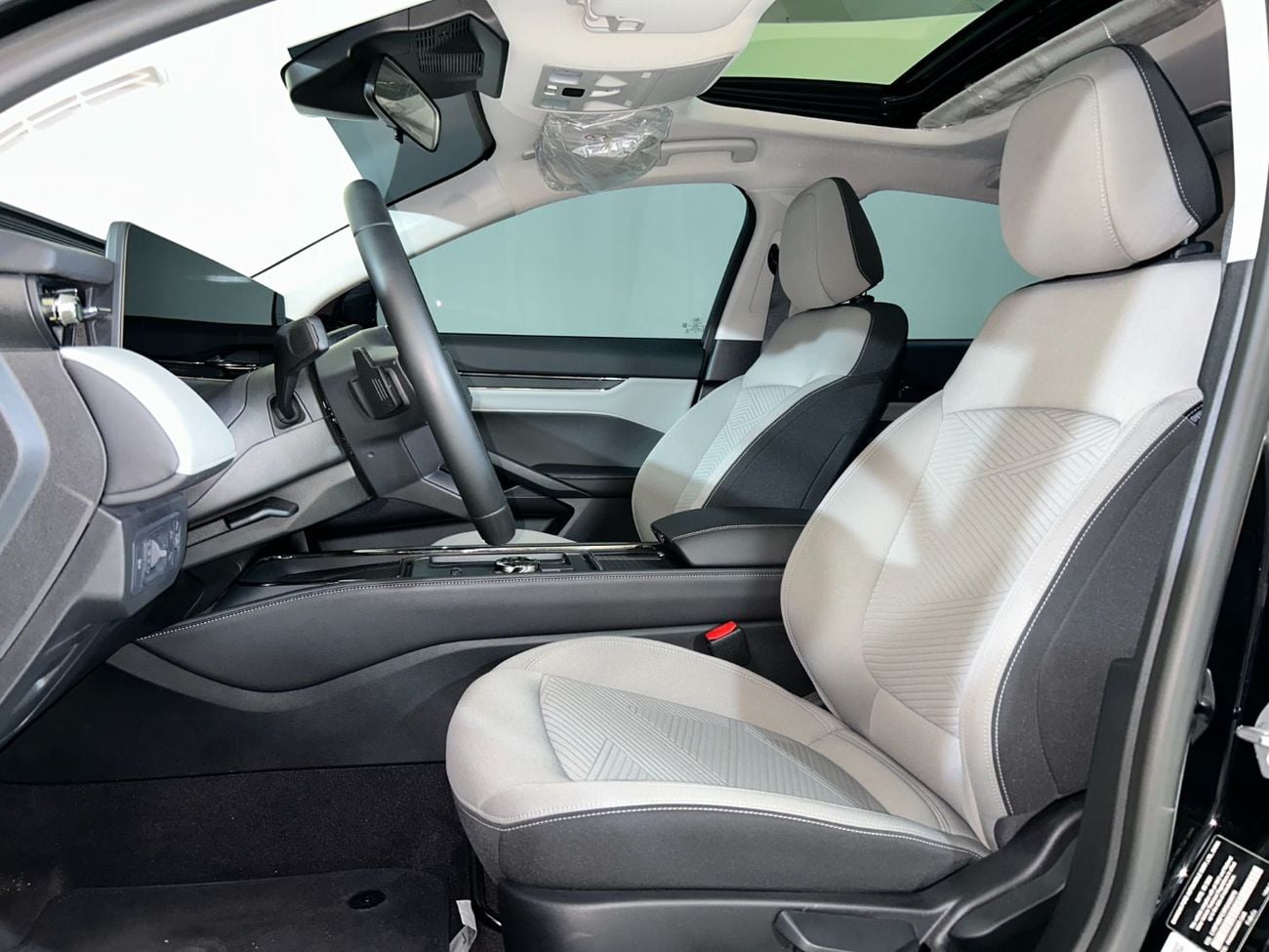 Ford Taurus AMBIENTE TPC1224N / AL TAYER MOTORS AL QOUZ SHOWROOM