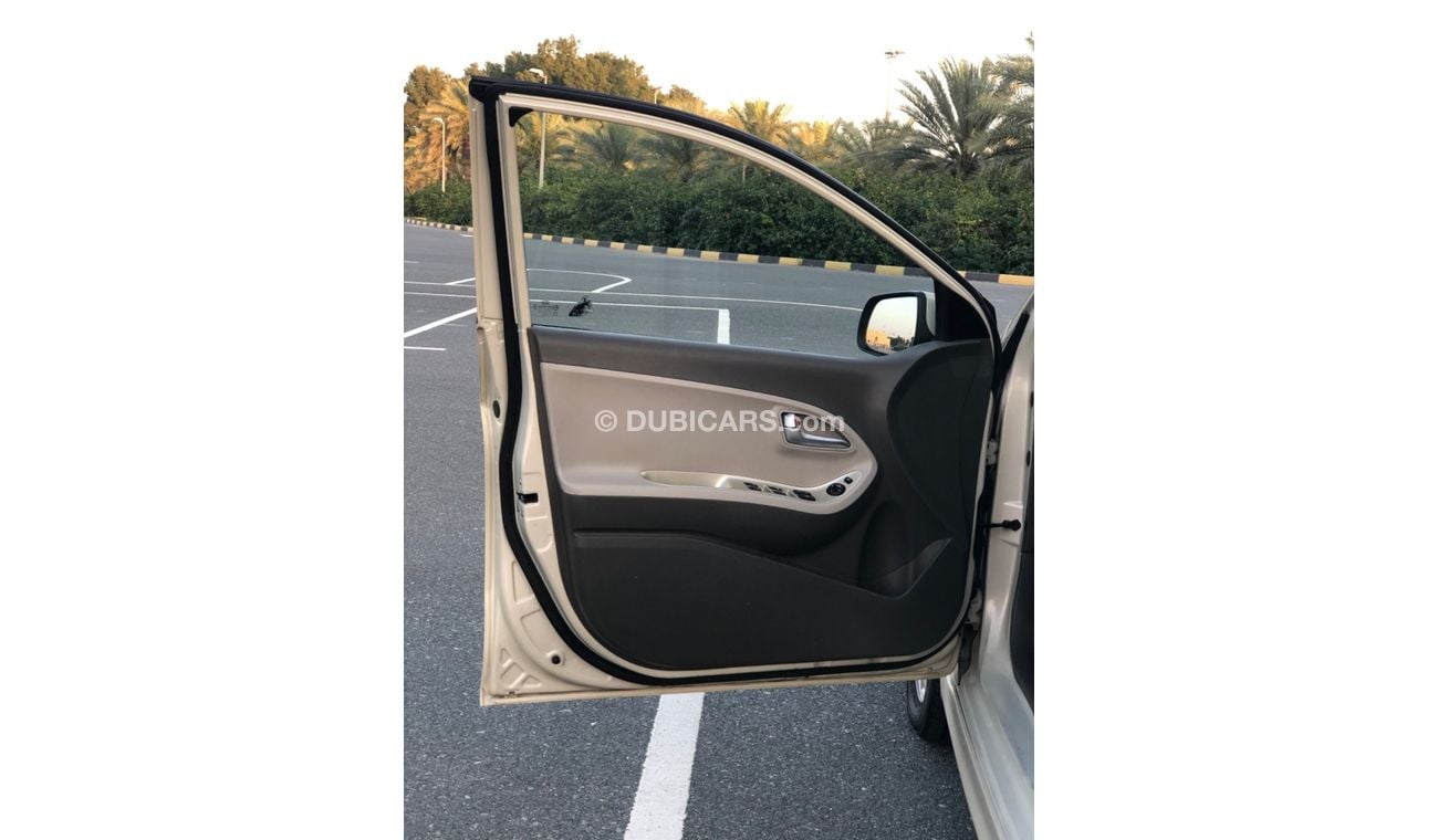 Kia Picanto EX MODEL 2014 GCC CAR PREFECT CONDITION INSIDE AND OUTSIDE 1200 CC