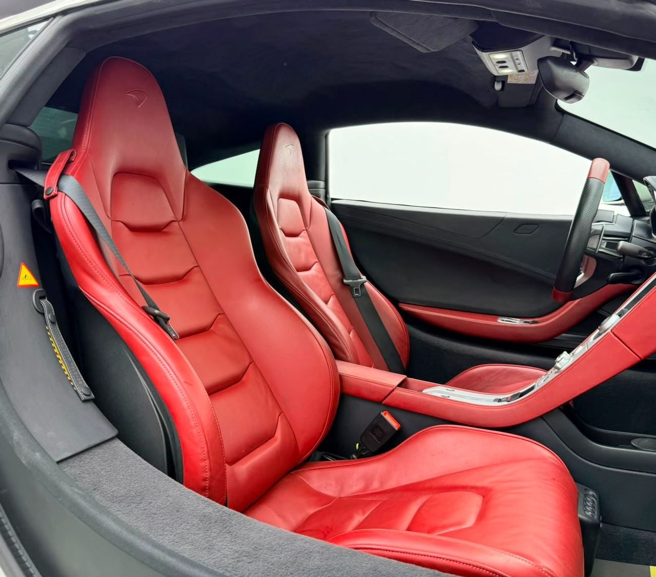 McLaren 650S 2016 McLaren 650 S Coupe, Full Service History, Very Low Km, Fully Loaded, Excellent Condition, GCC