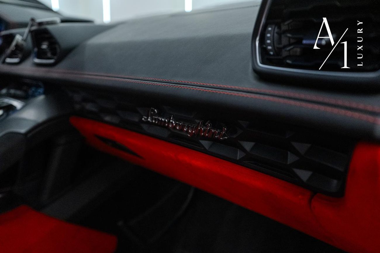 Lamborghini Huracan LP-580-2 2016 Lamborghini Huracan, Full Lamborghini Service History, Very Low Kms, GCC