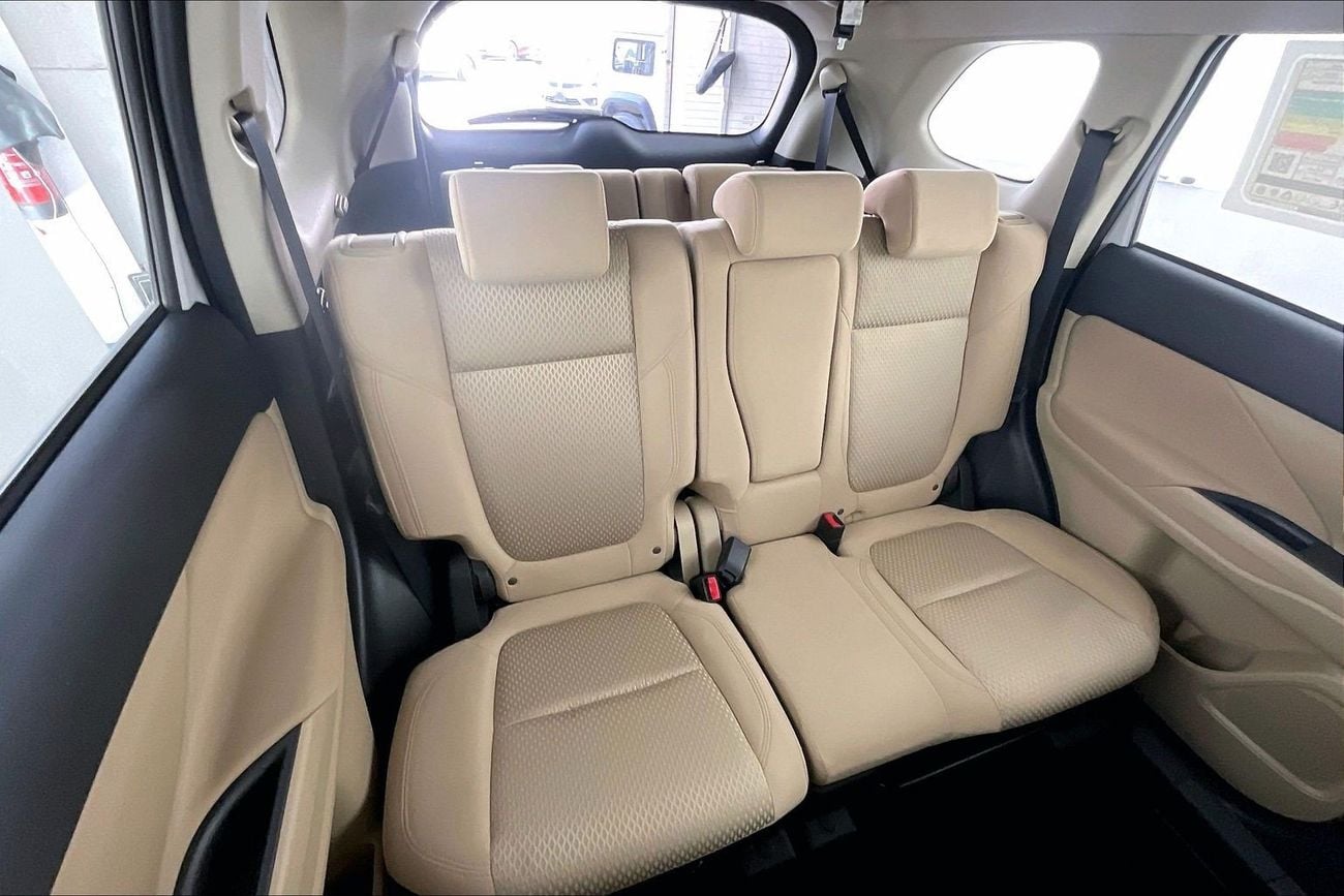 ميتسوبيشي آوتلاندر 2.5 GLX AUTO 4WD 7SEAT ML FABRIC SEATS | شامل الضمان | 0 ﺪﻔﻋﺓ ﺃﻮﻟﻯ