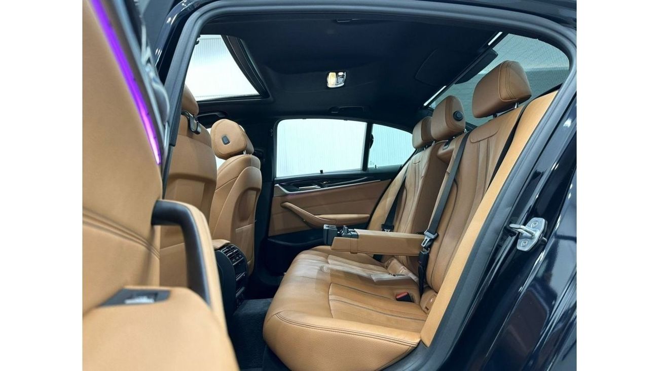 بي أم دبليو 520i M سبورت 2019 BMW 520i M-Sport, Warranty, Full BMW Service History, Full Options, GCC