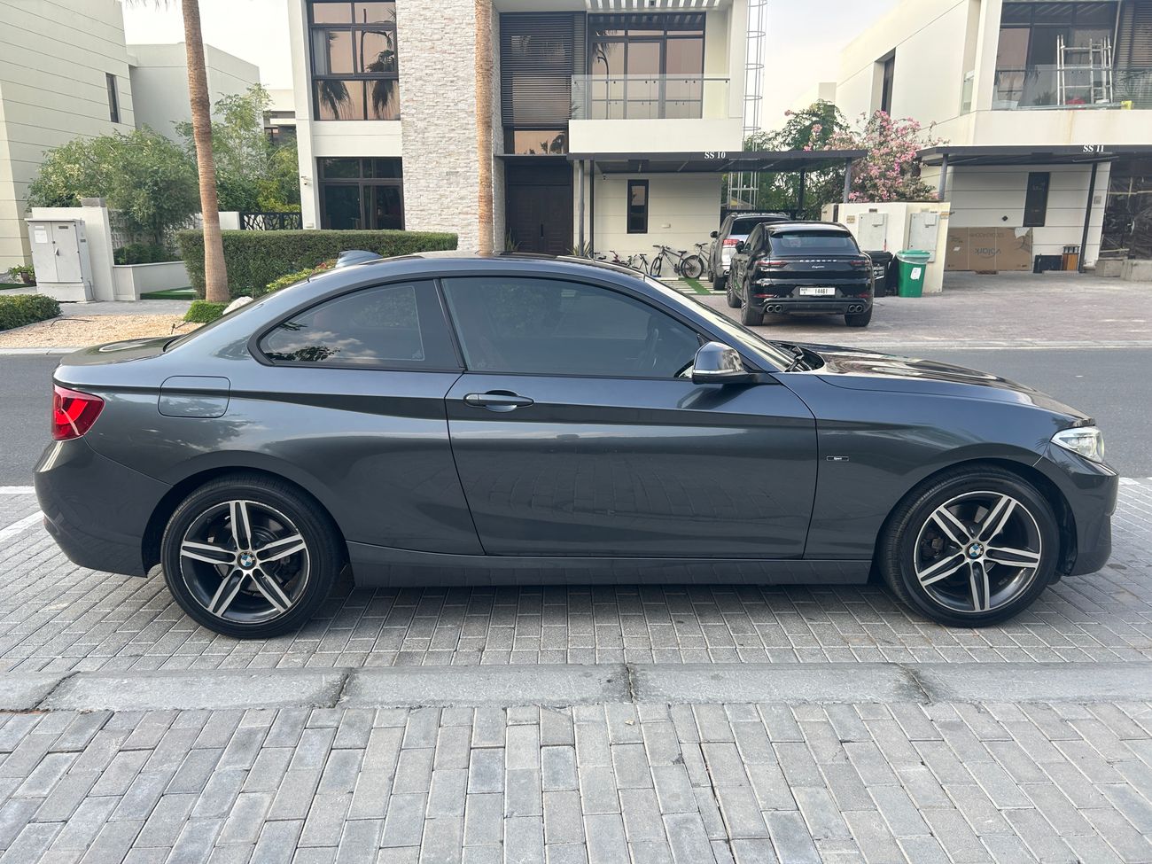 BMW 220i