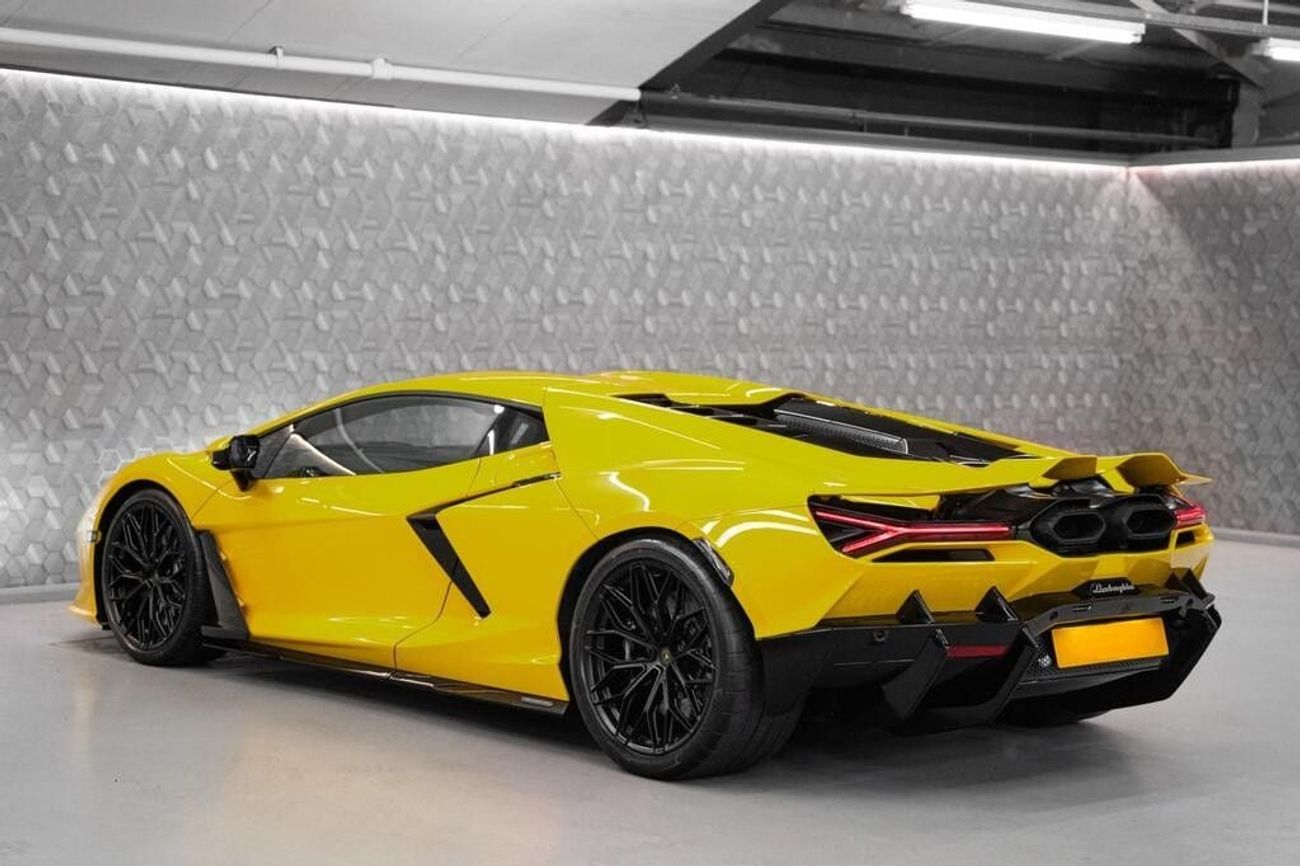 Lamborghini Revuelto Lamborghini Revuelto 6.5 V12 in RIGHT HAND DRIVE