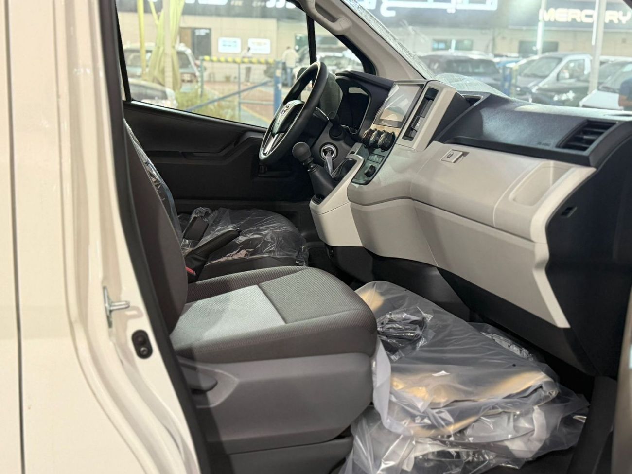 Toyota Hiace TOYOTA HIACE FUTTAIM 13 SEATS , 3.5L PETROL V6 , M/T HIGH ROOF 2026 MODEL