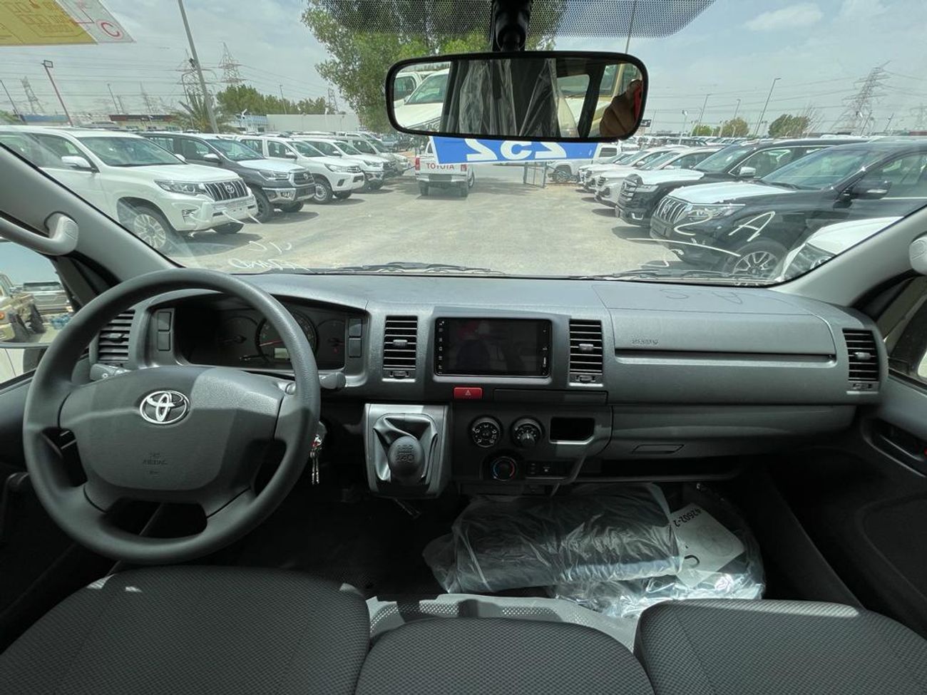 تويوتا هاياس toyota hiace 2025 standardroof  103000aed export