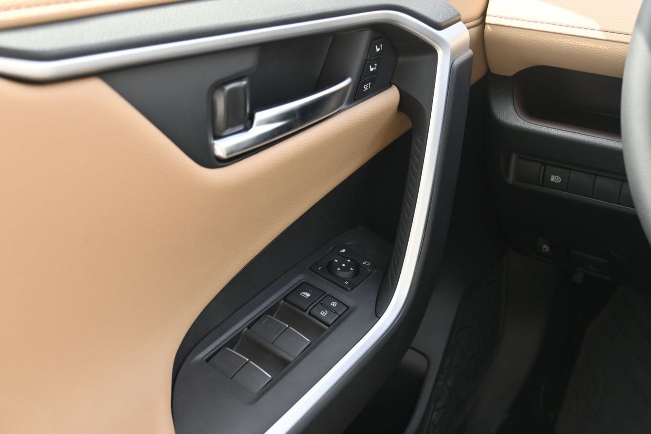 Toyota RAV4 Toyota RAV4 Limited 2.5L Hybrid, AWD, Model 2025 Color Silver