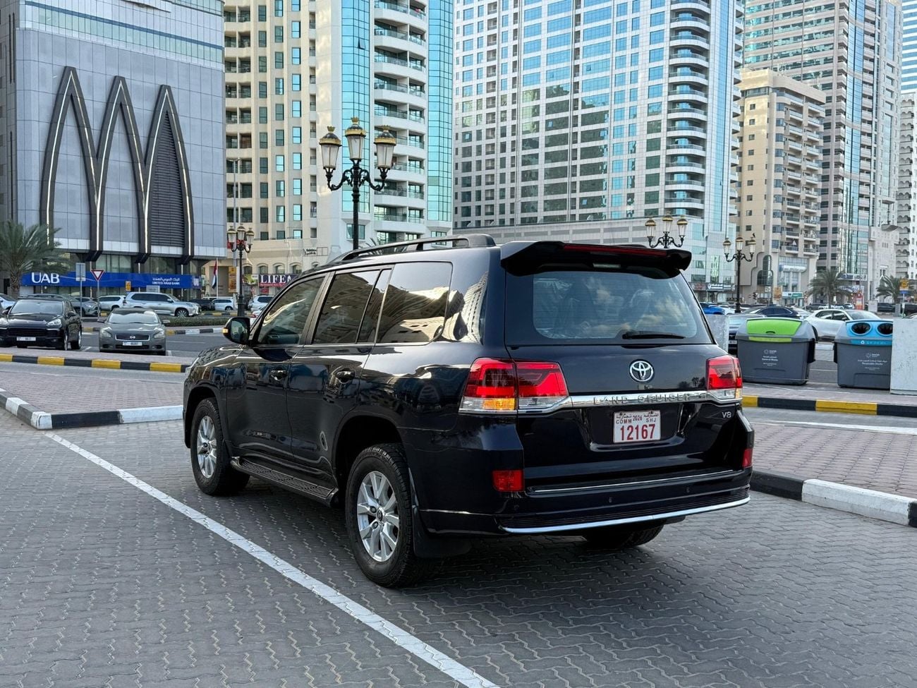 Toyota Land Cruiser 200 Series VX update to Sahara shape