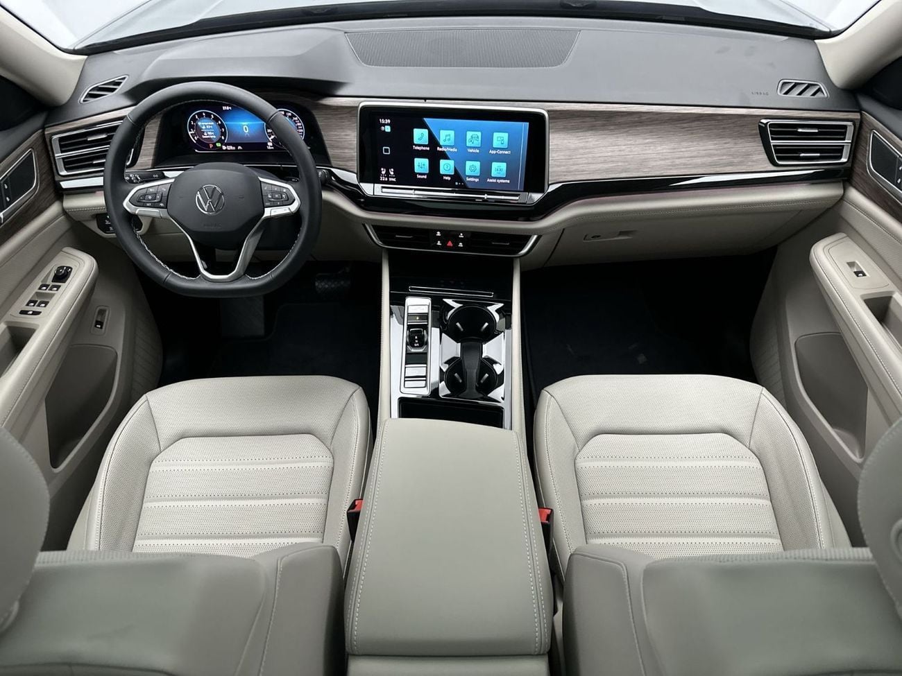 Volkswagen Teramont COMFORTLINE (Facelift 2) | 34,100 AED SAVINGS from New Car | New 12" Screen & LED Light Bar