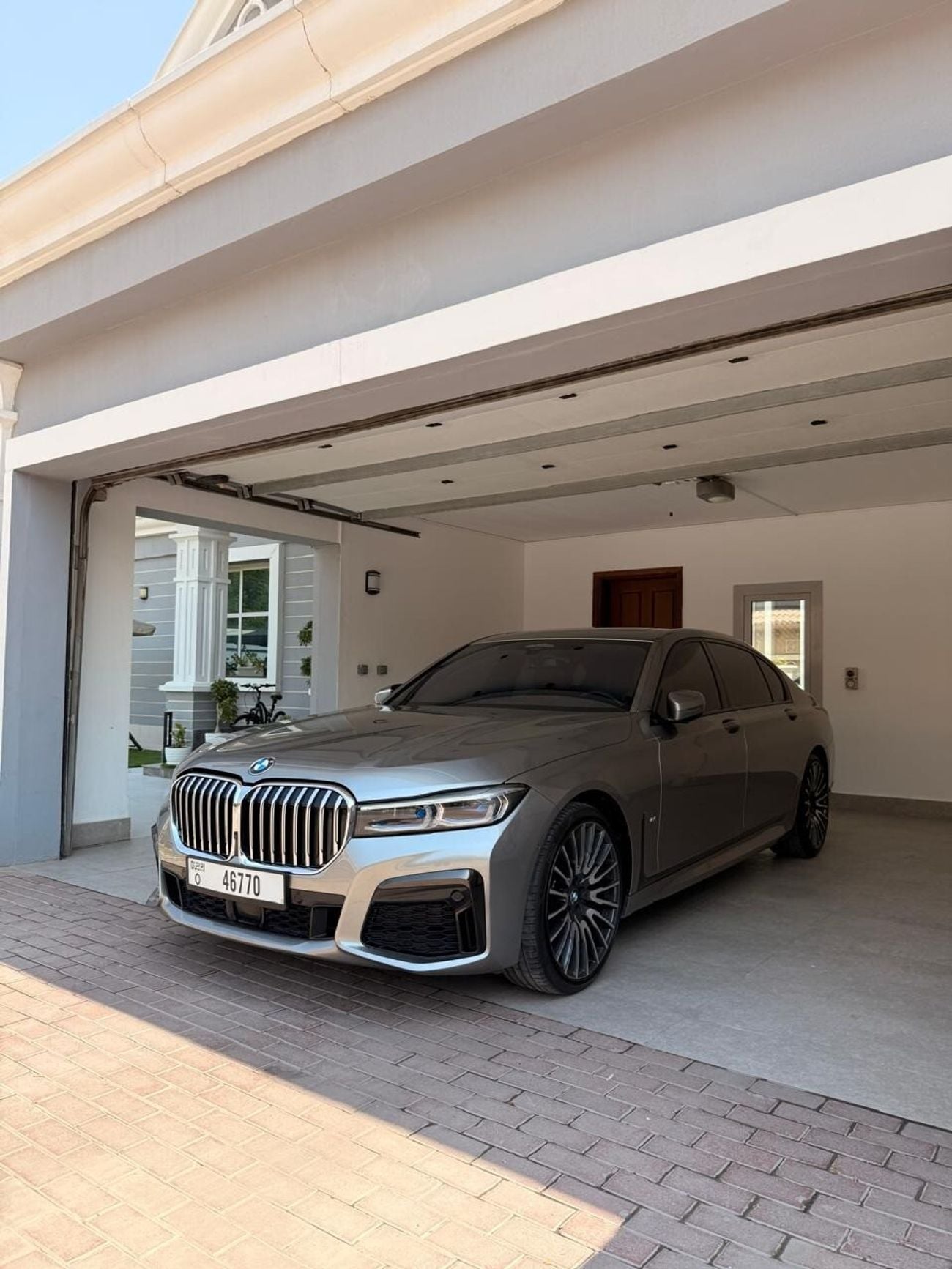 بي أم دبليو 750Li إكس درايف إم سبورت FULL WARRANTY + SERVICE PACKAGE UNTIL Nov'2027