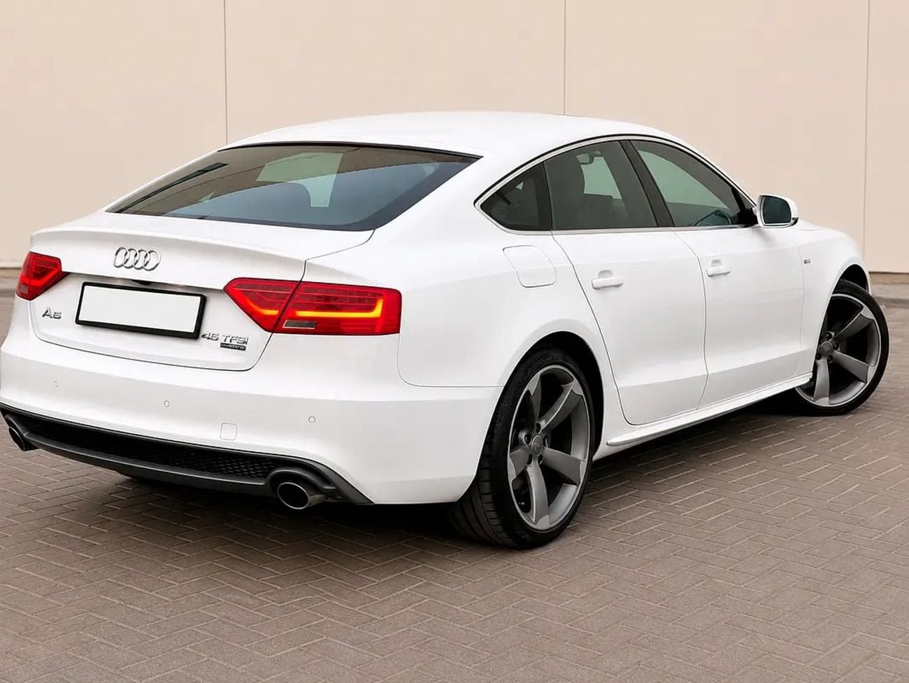 Audi A5 S-Line 2.0L TFSI GCC Specs - Excellent Condition