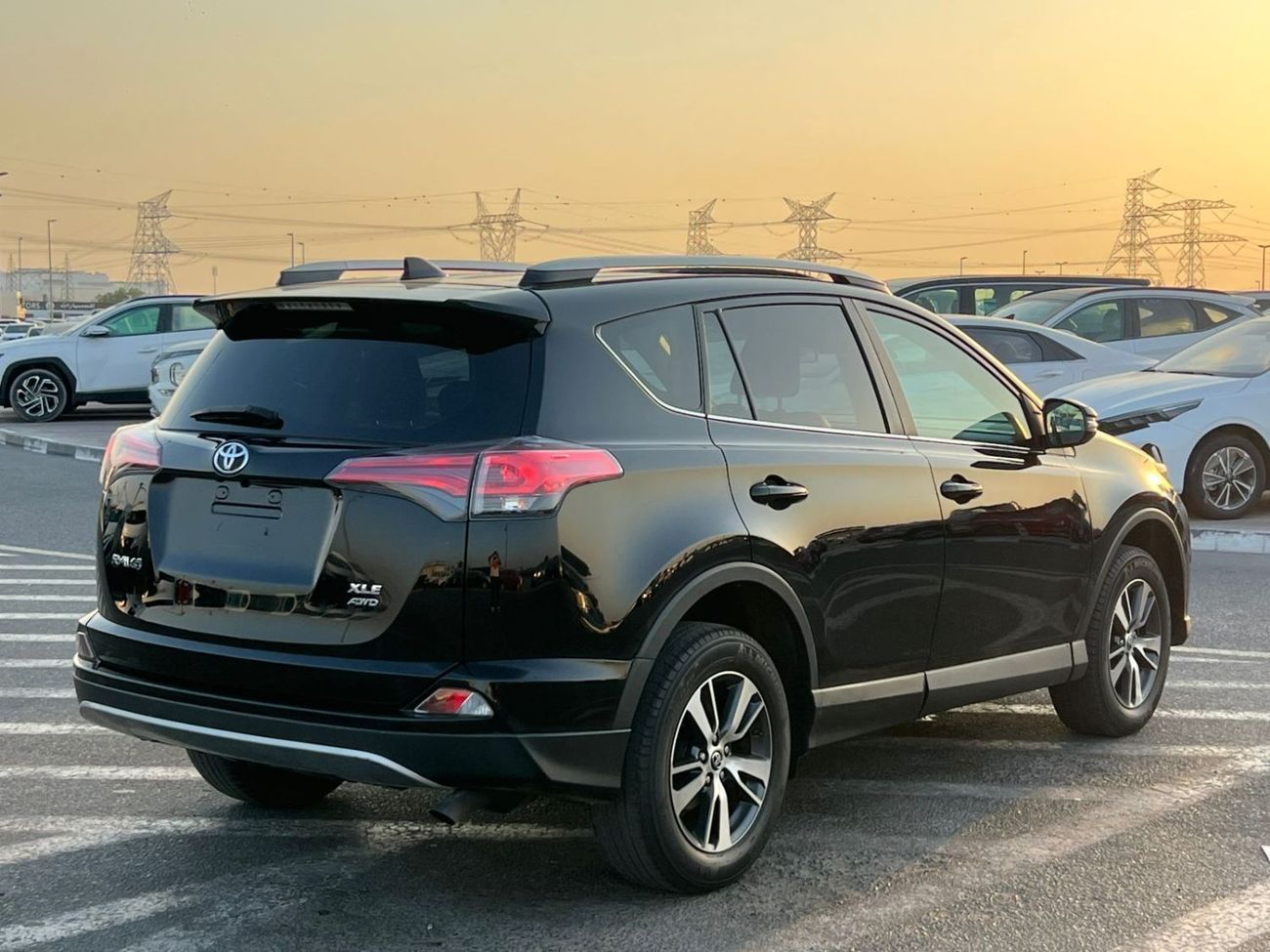 Toyota RAV4 2018 XLE - 2.5L V4-RearCam-AWD 4x4 - Push Start - Leather seat Sunroof