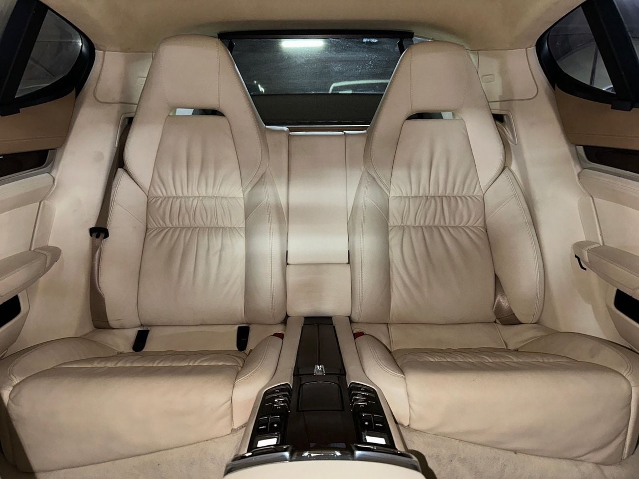 Porsche Panamera TURBO | CARBON CERAMIC BRAKES (PCCB) | SPORTS CHRONO PACKAGE | TWO-TONE LEATHER INTERIOR