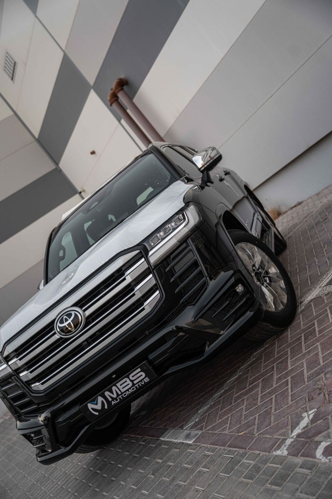 تويوتا لاند كروزر VXR 3.5L FULL OPTION WITH MBS AUTOBIOGRAPHY VIP SEAT AND STAR LIGHT