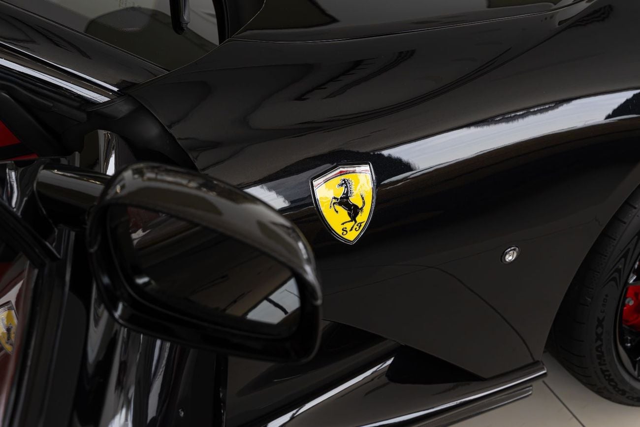 فيراري 812  سوبرفاست Ferrari 812 Superfast |  GCC Specs | Fully Carbon Fiber | Ceramic Brakes | Low Mileage | 2018