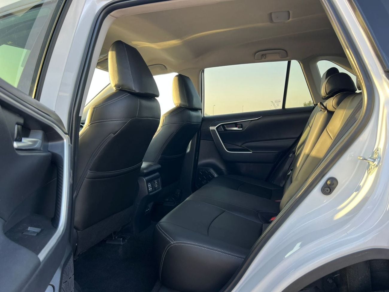 Toyota RAV4 2025 Toyota Rav4 XLE Full Option 2.5L V4 - Rear Camera  - Leather Seat - AWD 4x4 - Push Start