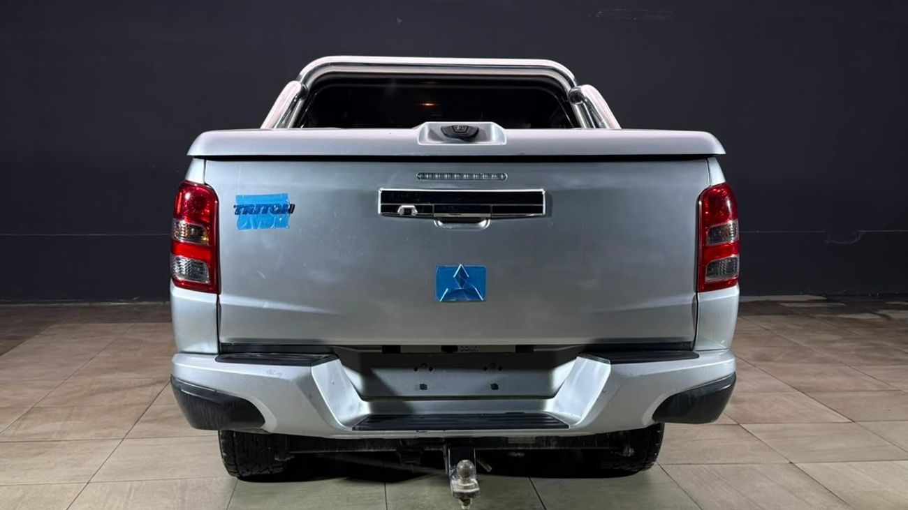 ميتسوبيشي تريتون DIESEL 4.0L RIGHT HAND DRIVE ONLY FOR EXPORT AVAILABLE
