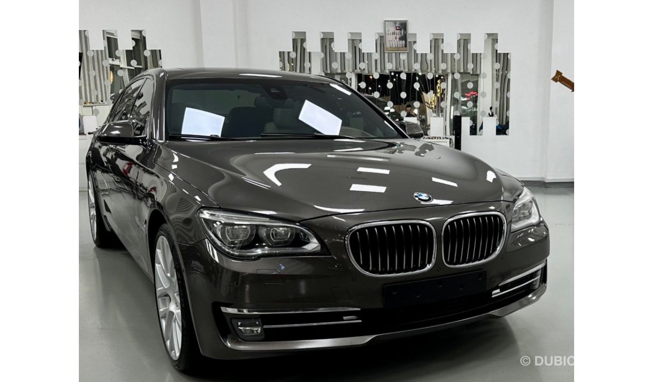 BMW 750Li Exclusive GCC .. Low  Milgea .. Perfect Condition .. V8 .. Top Range