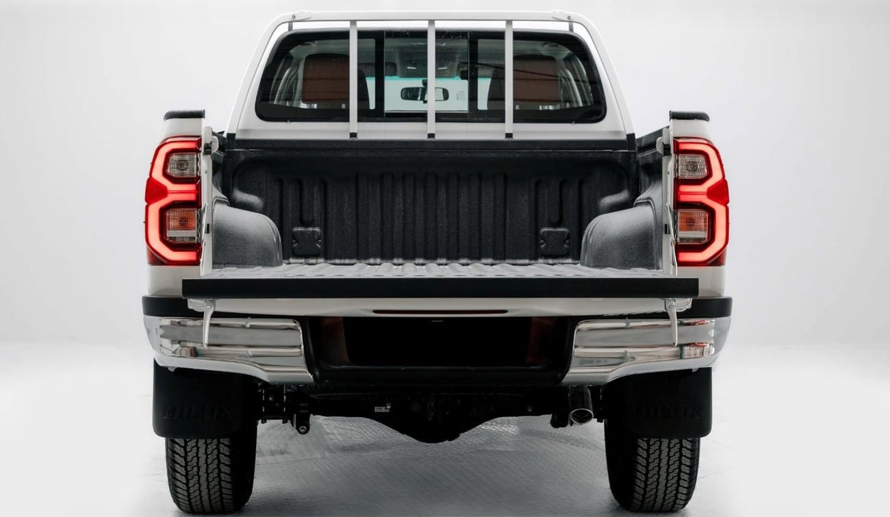 Toyota Hilux SR5 GCC 2.7L 4Cyl Manual Petrol Pick Up Truck 4WD 5 Seats 4 Door GCC 2.7L Manual Petrol
