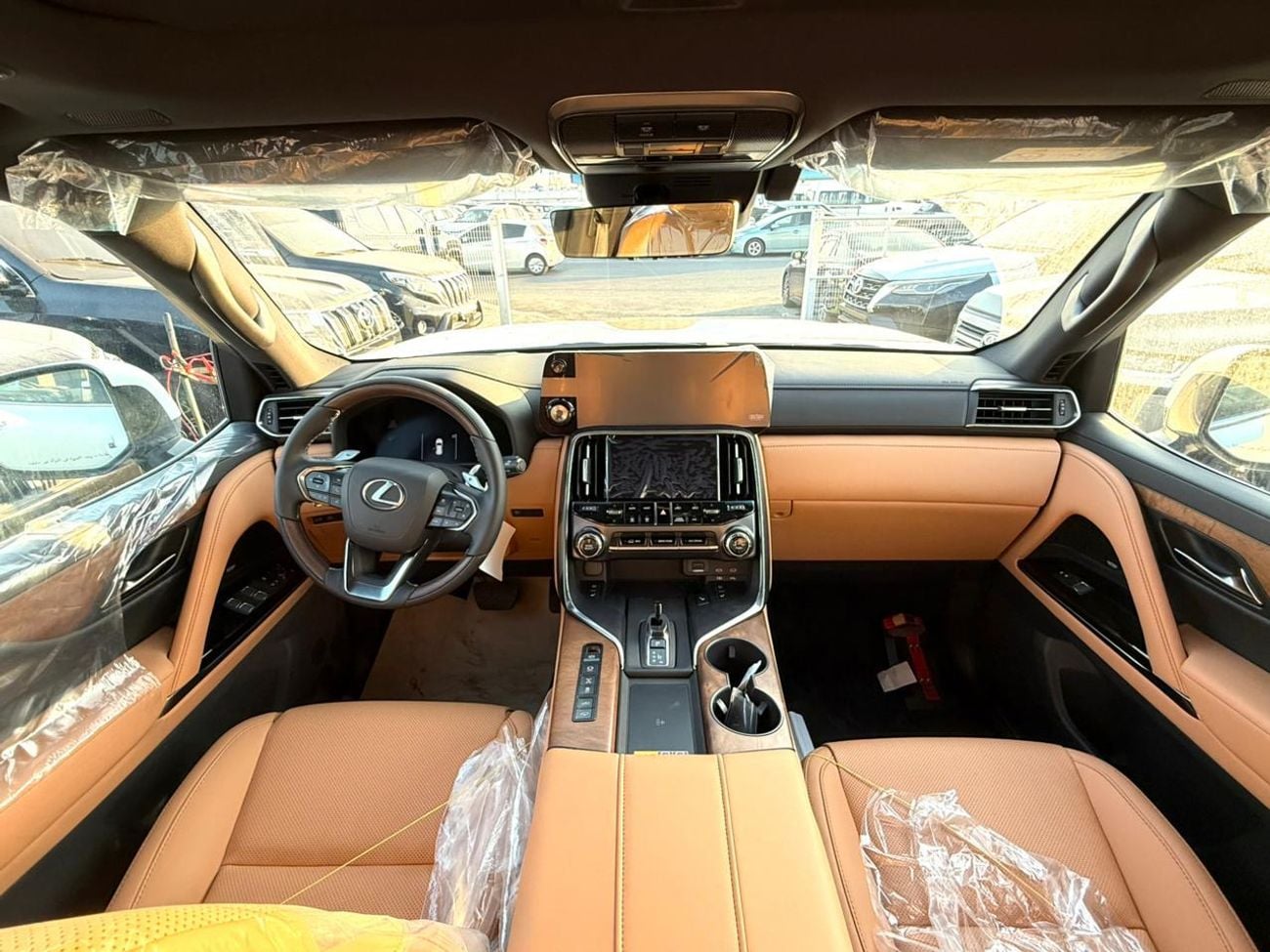 Lexus LX700h SIGNATURE WHITE INSIDE TAN