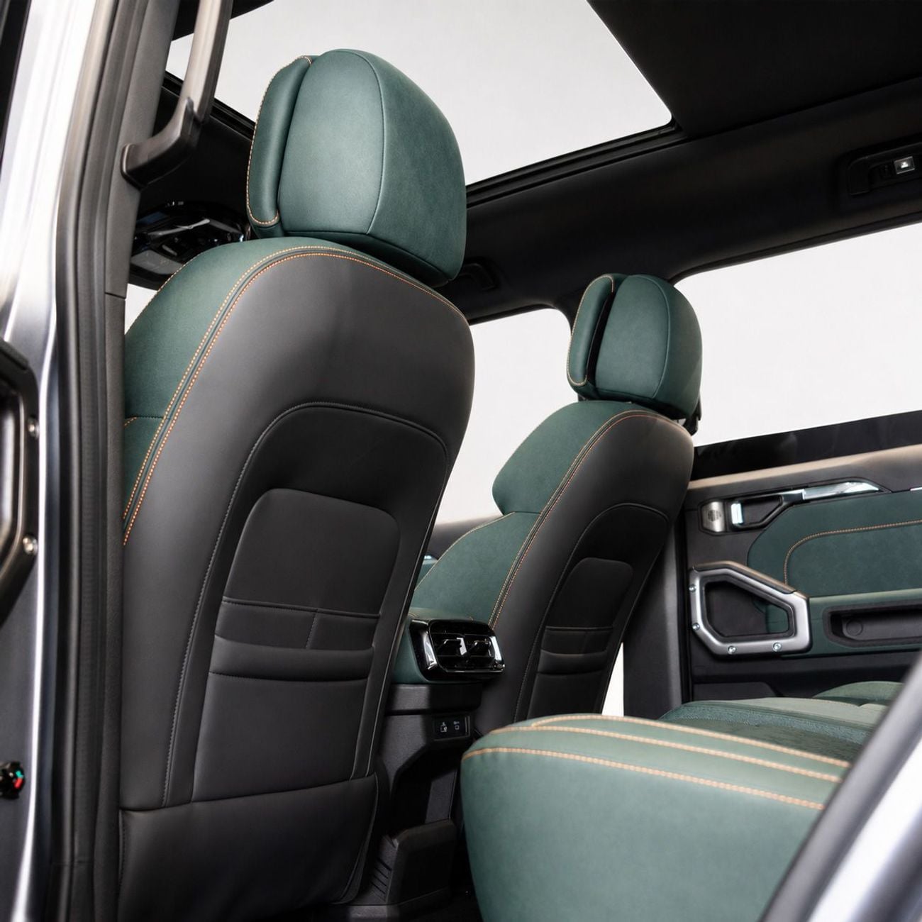 Jetour T2 LUX AED 1,915 P.M • 0% Downpayment • Jetour T2  • 1 Year Warranty