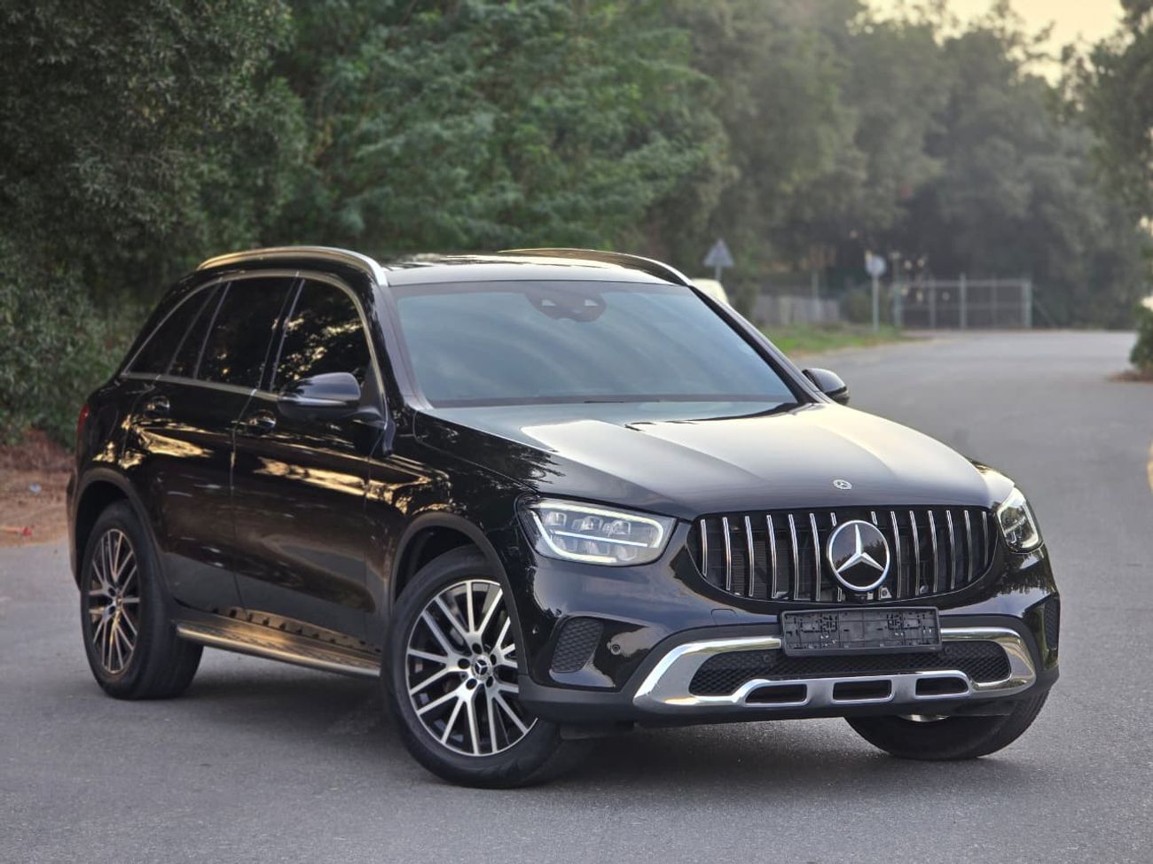 مرسيدس بنز GLC 220 d MERCEDES GLC-220d // KOREAN 2022//ORGINAL PAINT // ACCIDENT FREE //LOW MILEAGE//PERFECT CONDITION