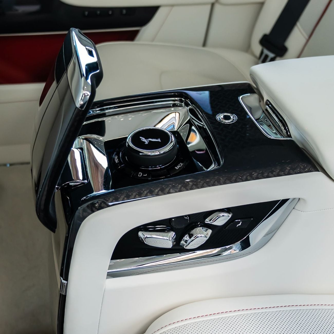 رولز رويس كولينان BLACK BADGE 2025 ROLLS ROYCE CULLINAN ( BRAND NEW )