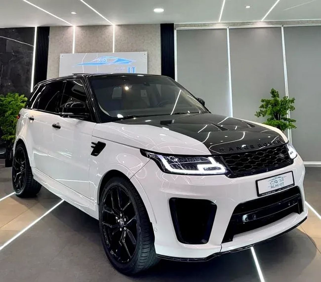Land Rover Range Rover Sport SVR 5.0L (575 HP) AWD