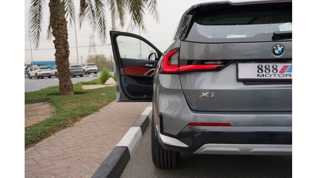 بي أم دبليو X1 2024 بي ام دبليو اكس 1 اس درايف 20 اي رمادي