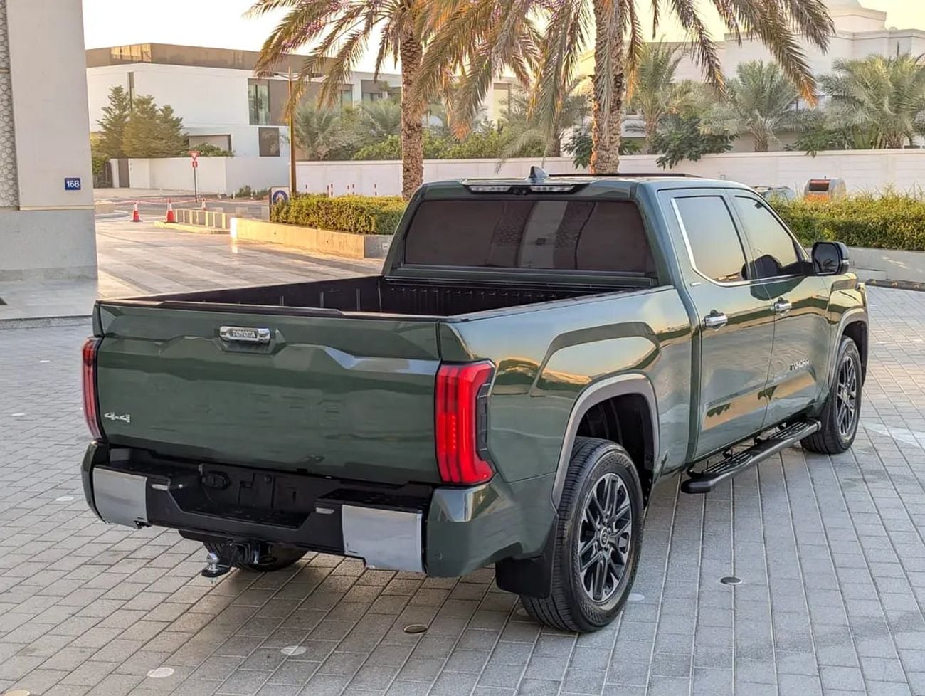 تويوتا تاندرا CREWMAX LIMITED EDITION 4X4 PANORAMIC ROOF IN EXCELLENT CONDITION