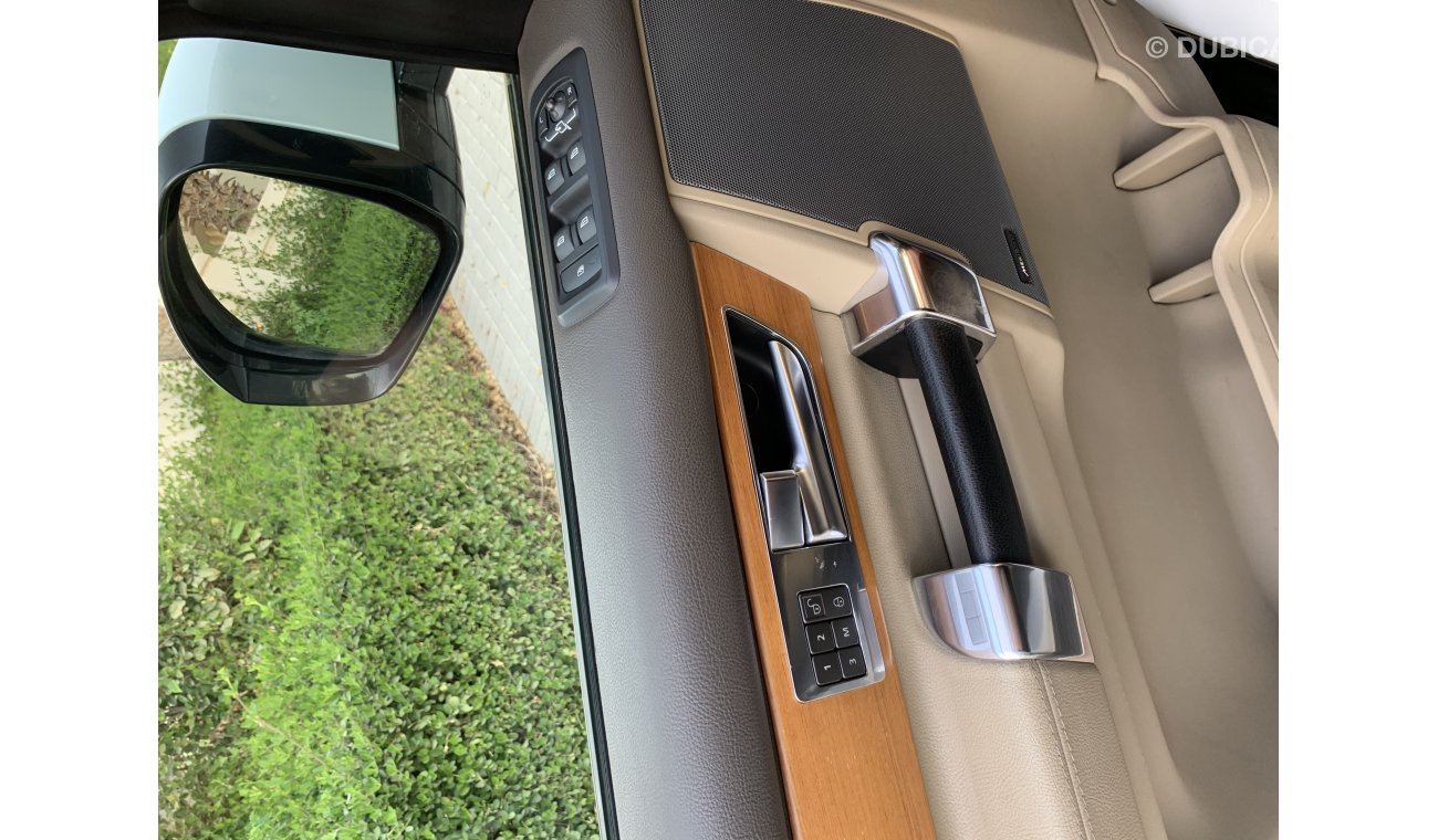 Land Rover Discovery HSE | 3.0L V-6 SUPERCHARGED 4x4 | GCC SPECS