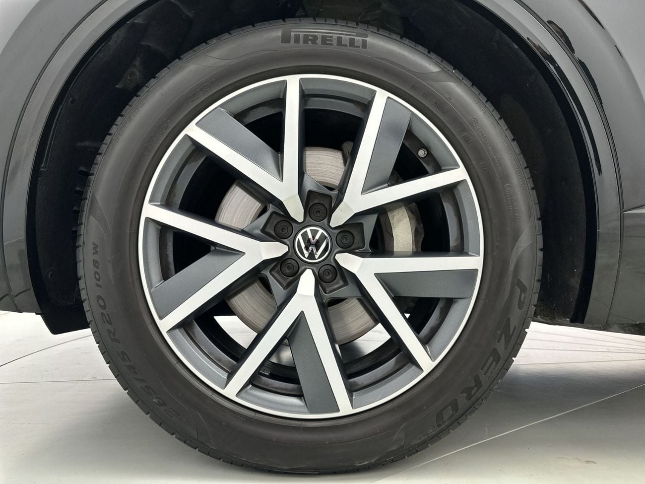 Volkswagen Touareg R-LINE + 3L | Premium Varenna Leather | Massage Seats | Panoramic Sunroof & Advanced Driver Assistance