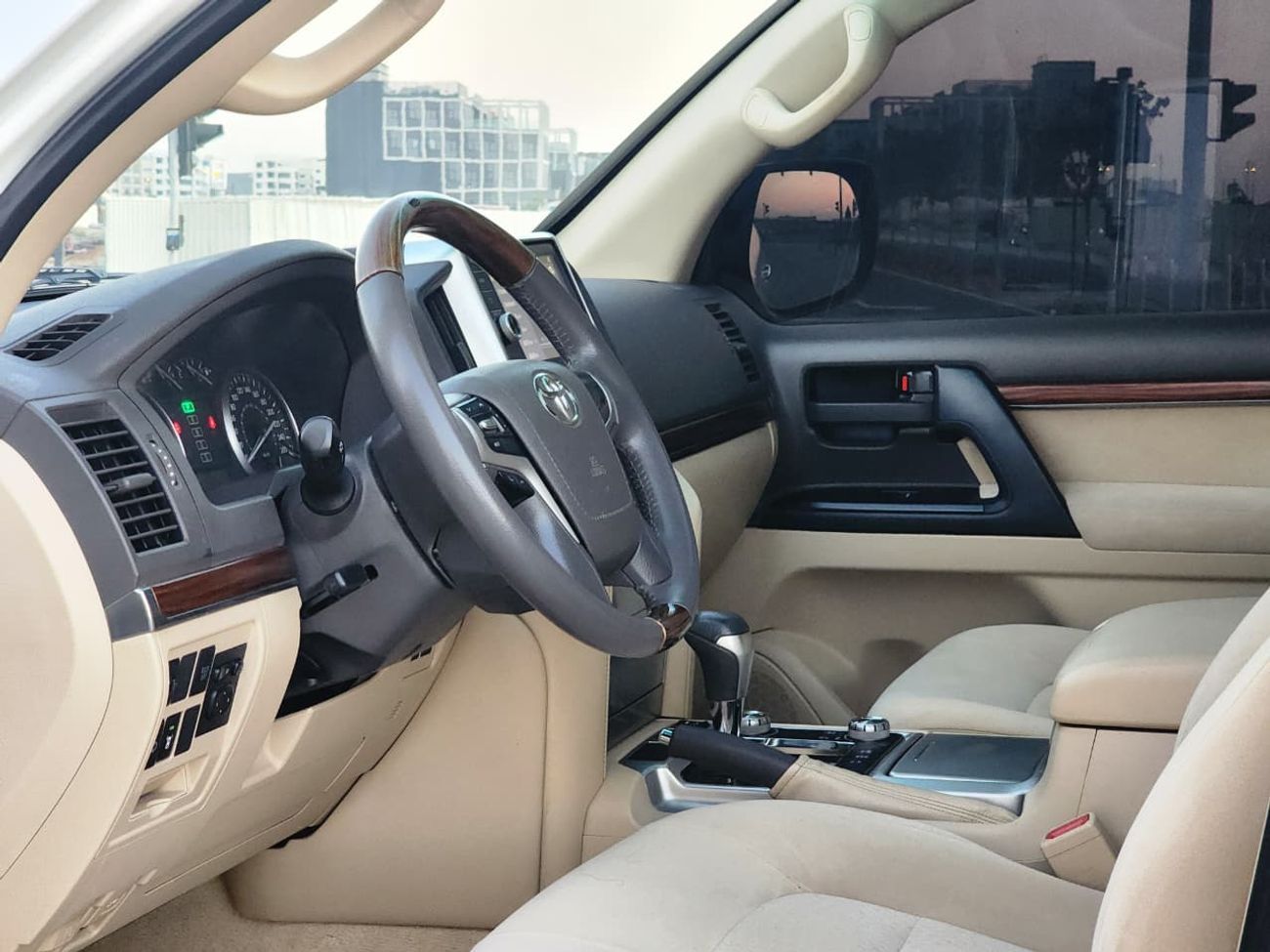 Toyota Land Cruiser GXR .DIESEL FULL OPTION