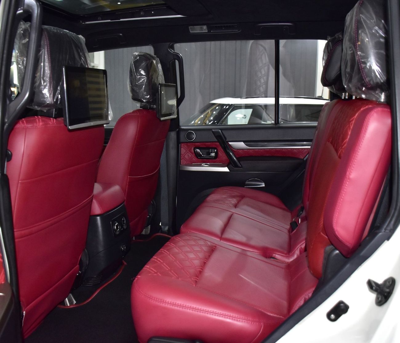 Mitsubishi Pajero EXCELLENT DEAL for our Mitsubishi Pajero Signature Edition GLS 3.8 ( 2018 Model ) in White / Black C