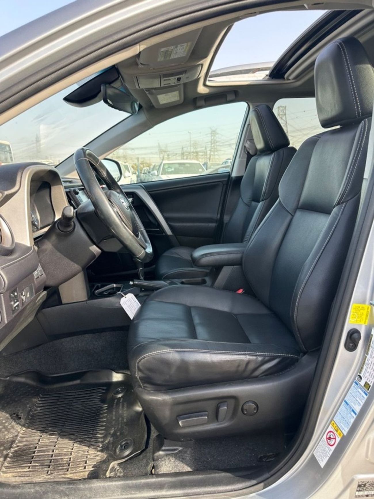 تويوتا راف ٤ Limited 2.5L push start, leather seats, Power seats,sunroof