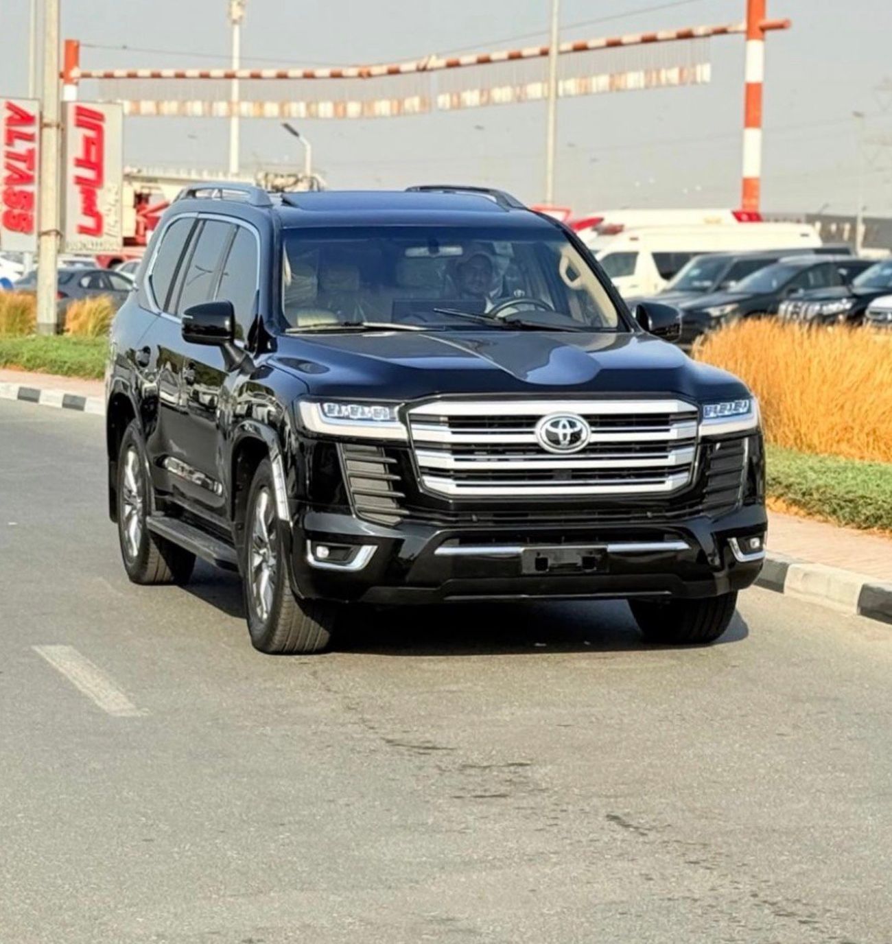 تويوتا لاند كروزر GXR Toyota landcuriser V6 Years 2017 full upgrade inside and outside 2025 full option 4.0 L petrol