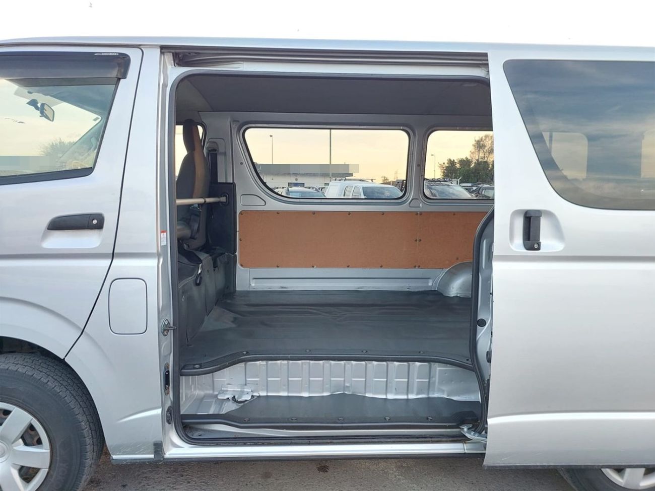 Toyota Hiace TOYOTA HIACE VAN RHD 2014 MODEL 3.0 L DIESEL AUTOMATIC(PM74812)