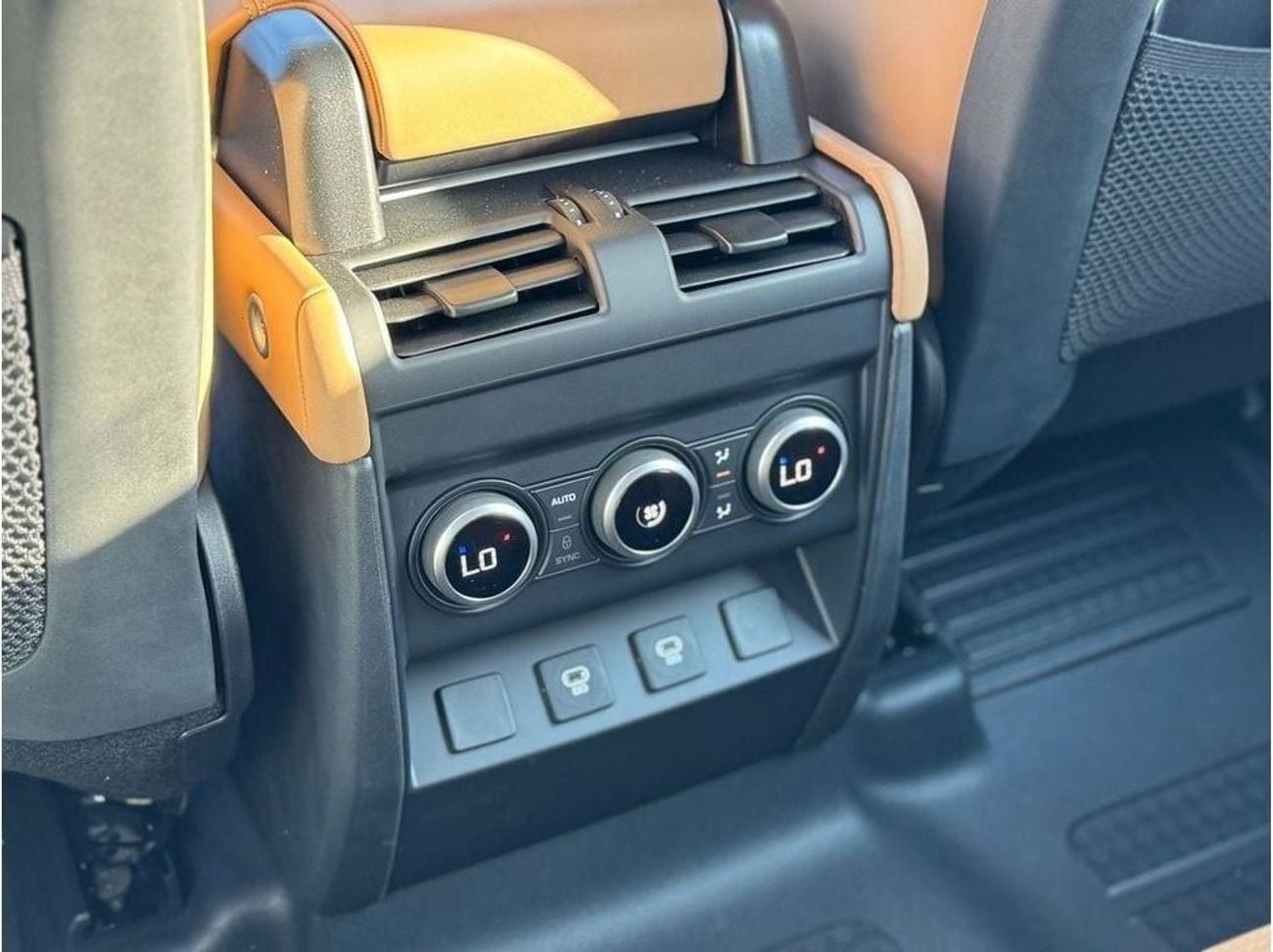 Land Rover Defender LAND ROVER DEFENDER 6 CYLINDER 3.0L 2025