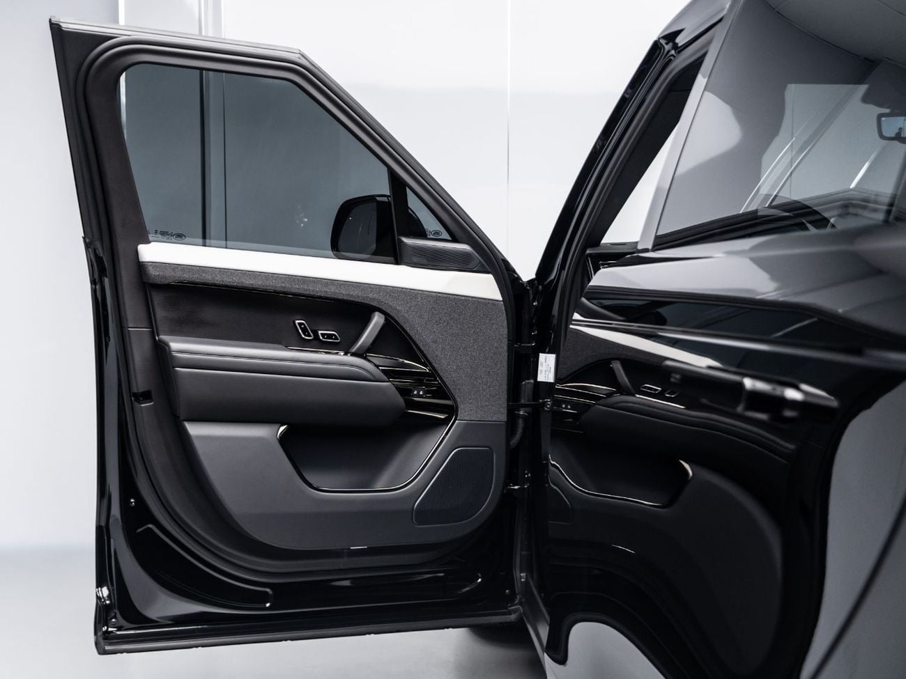 Land Rover Range Rover Sport DYNAMIC HSE P400 BUY NOW, PAY 2027 | THE BLACKLINE STANDARD | Jan 2029 Al Tayer Warranty