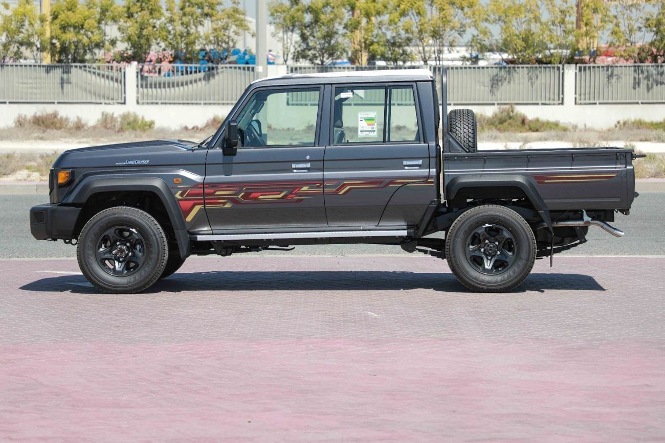 تويوتا لاند كروزر بيك آب 2025 TOYOTA LC79 LAND CRUISER PICK UP DOUBLE CAB 2.8 - GREY METTALIC inside BEIGE | Export Only