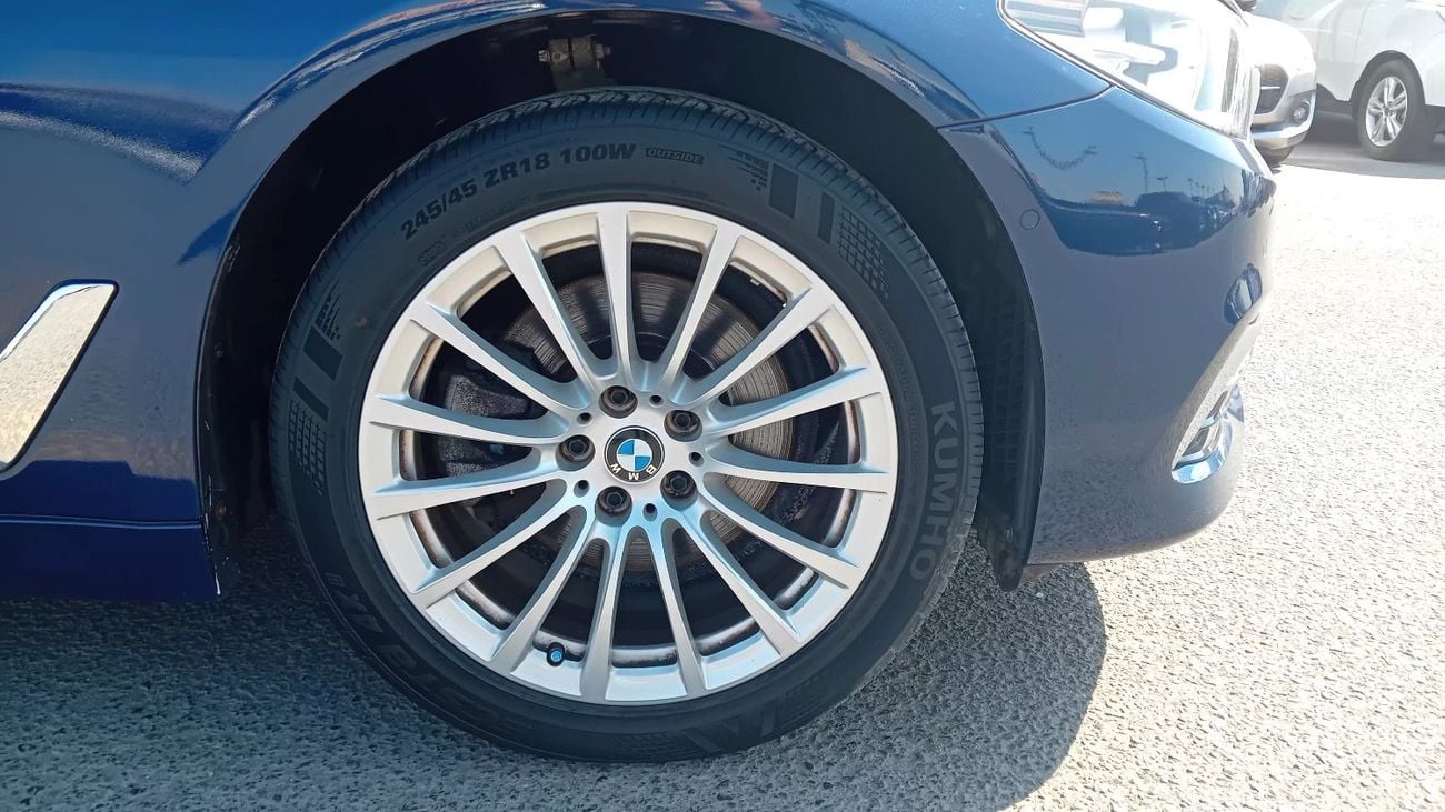 بي أم دبليو 520i Std 2.0L