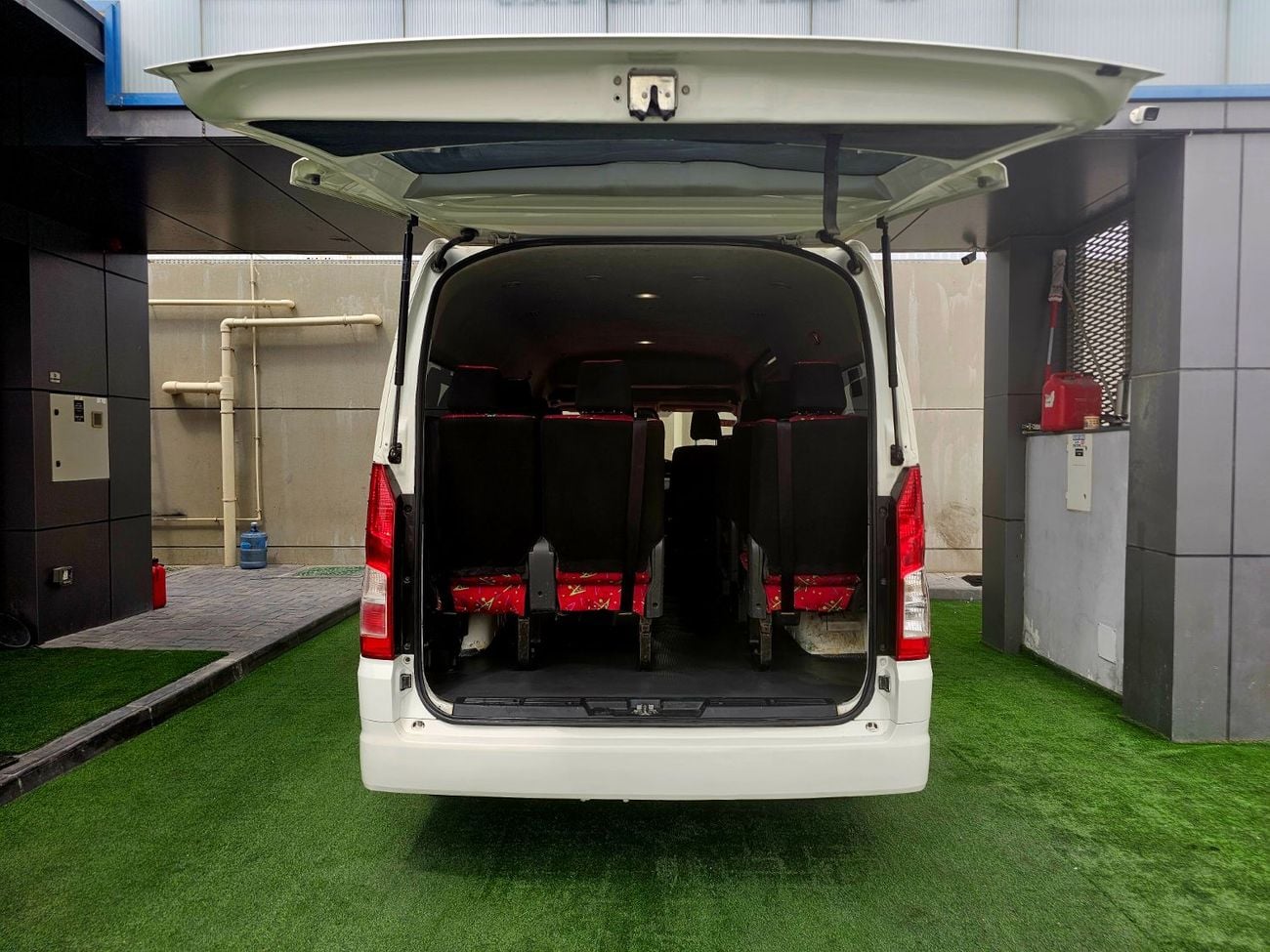 تويوتا هاياس GL PASSENGER/ PATROL MANUAL/ 3.5 V6/ LOW MILEAGE