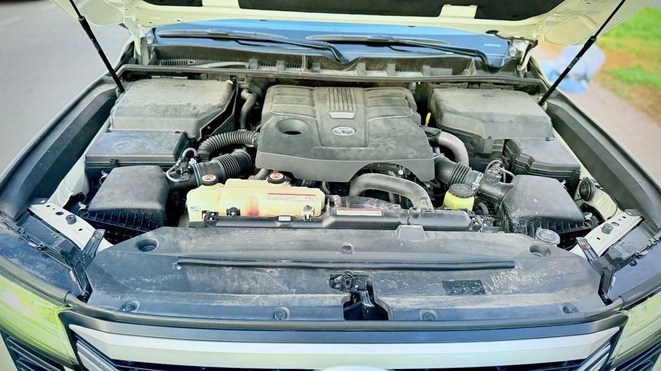 Toyota Land Cruiser VXR 2023 VXR Twin Turbo Full Option Very Clean and Perfect condition
