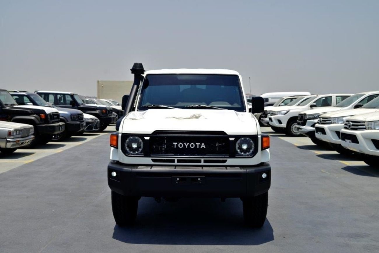 Toyota Land Cruiser Pick Up Double Cab 2.8L Diesel 4WD 5 Seater Automatic