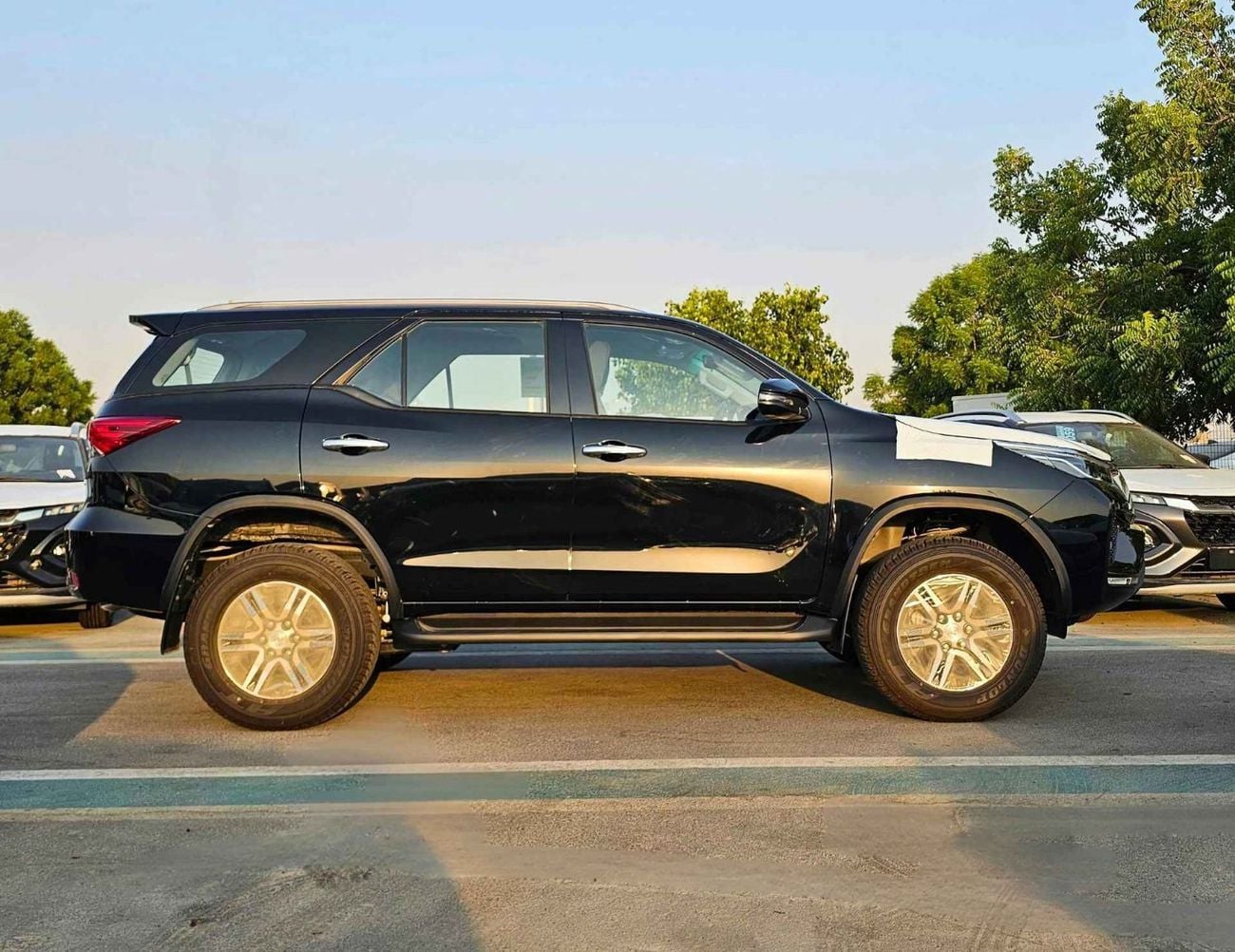 Toyota Fortuner 4.0L V6 PETROL / AUTO AC / DIFF LOCK / DVD CAMERA (CODE # F6S)