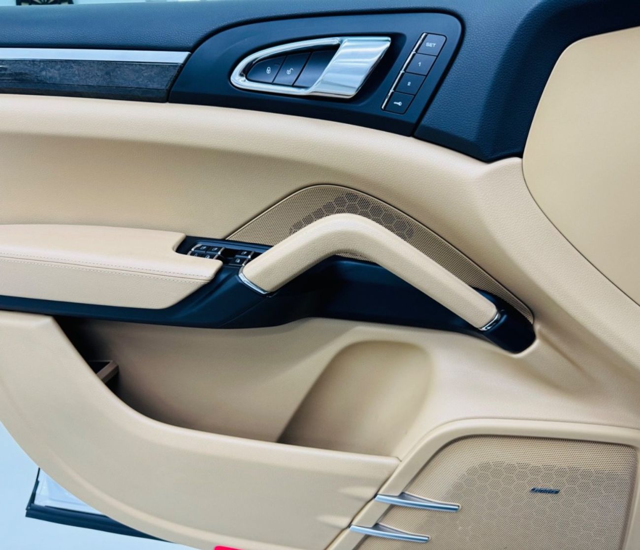 Porsche Cayenne Platinum Edition 3.6L