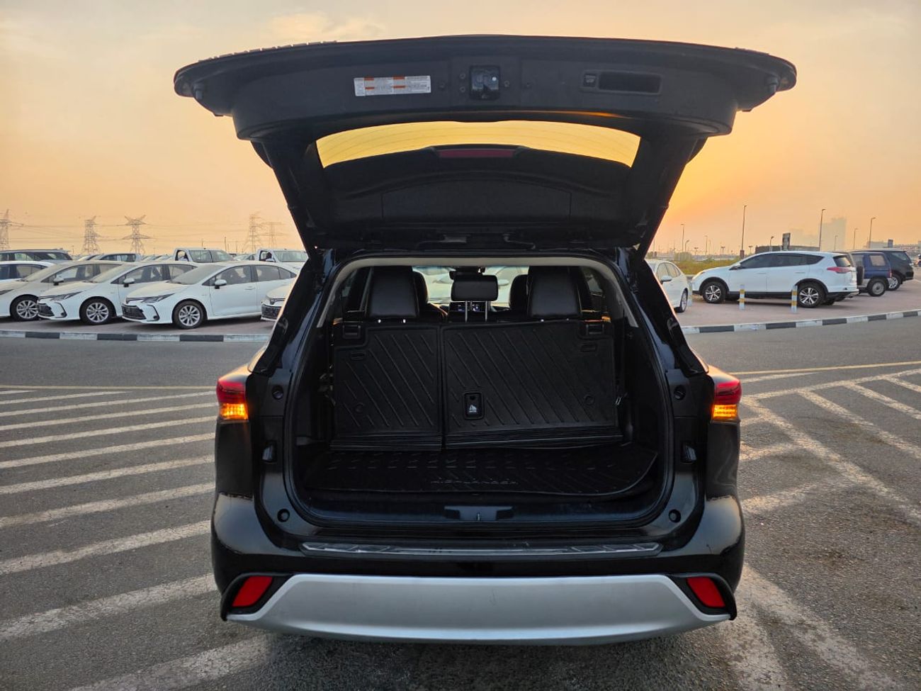 تويوتا هايلاندر 2.5L Hybrid XLE (AWD)