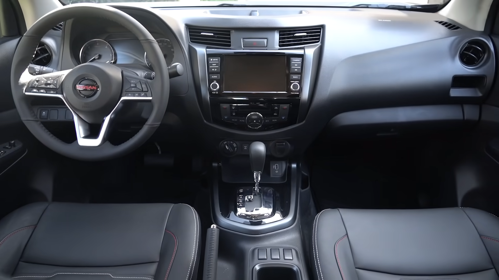 Nissan NP 300 interior - Cockpit