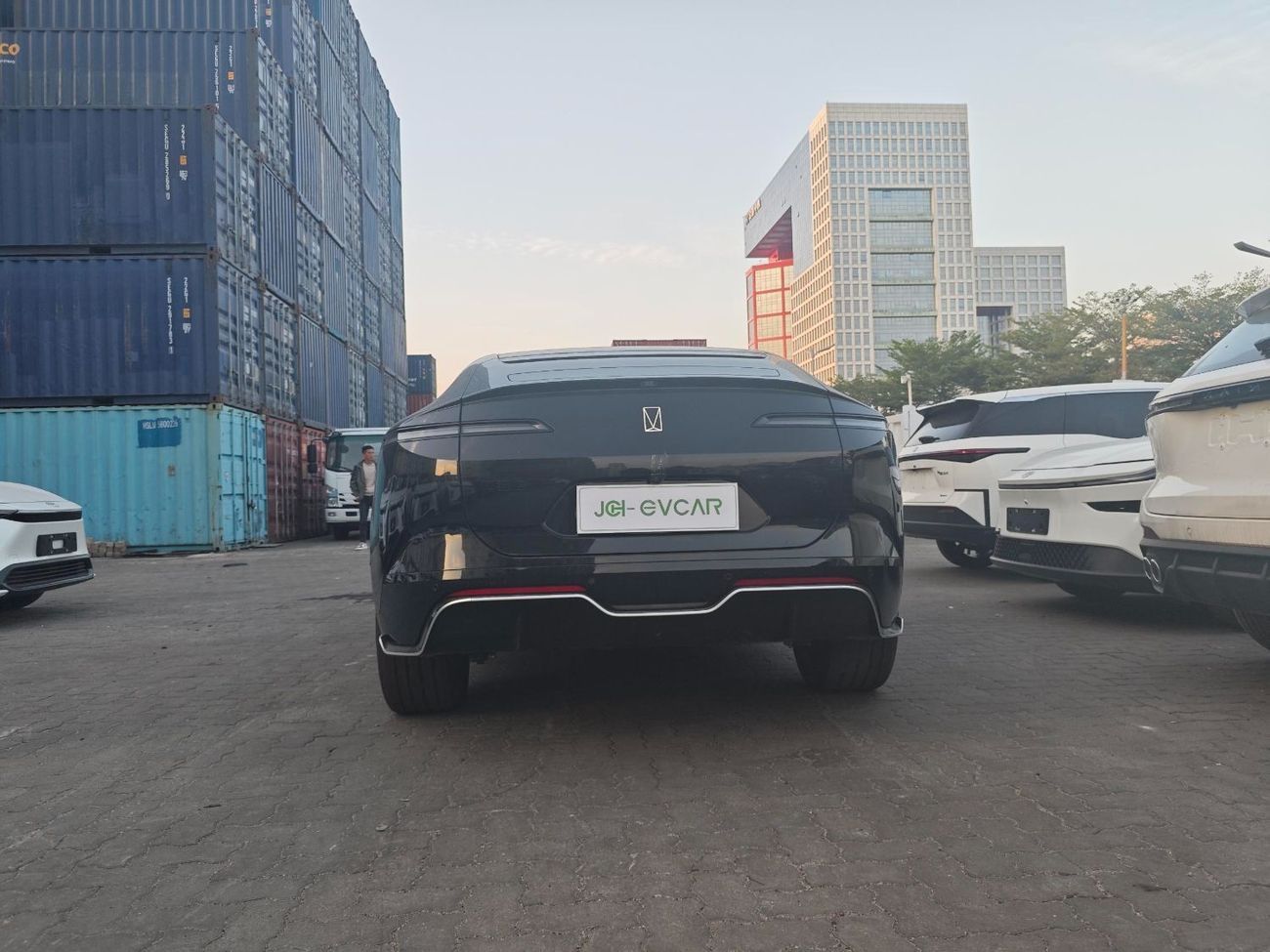 Avatr 12 Modified Max rear-wheel drive extended-range version